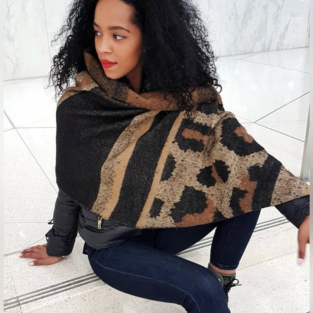 SALE 💙 Shawl Blanket Scarf 💙 - BNWT
